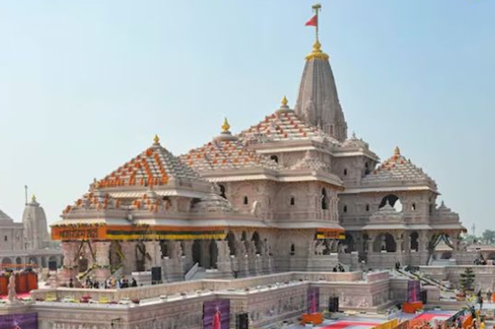 राम मंदिरात दान मोजणीचे नवे नियम लागू; मोबाईल, बॅग, कॅमेऱ्यावर बंदी, जमिनीवर बसून होणार मोजणी 