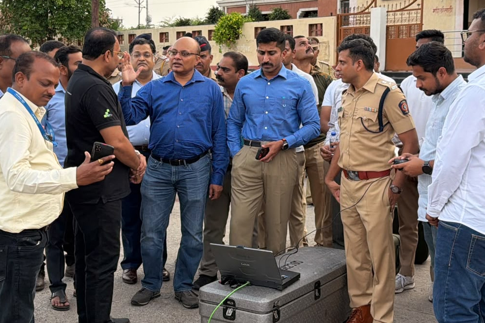 आषाढी वारीसाठी AI ड्रोन, अँटी-ड्रोन गन आणि इंटिग्रेटेड कंट्रोल रूम सज्ज; पंढरपुरात DIG जी. श्रीधर यांचा आढावा