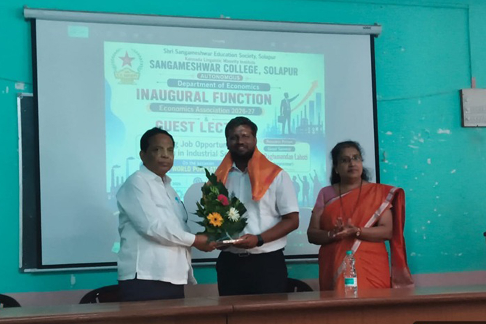 सोलापूरच्या औद्योगिक विकासासाठी कौशल्याधारित शिक्षणाची गरज : उद्योजक रघुनंदन लाहोटी 