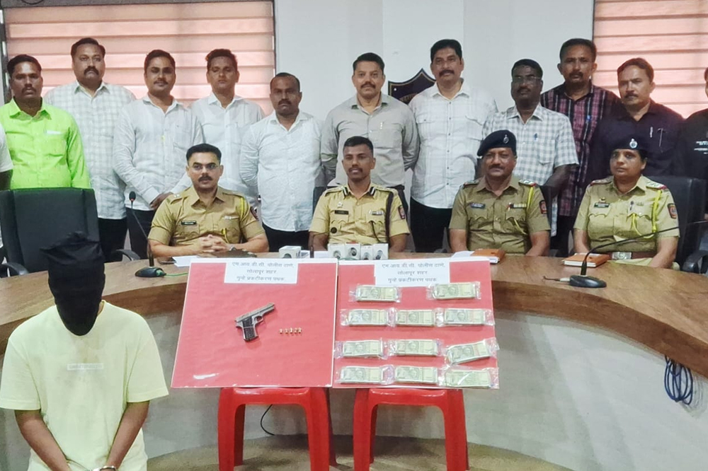 सोलापुरात गावठी पिस्तूलासह ५.५० लाखांची रोकड जप्त; एकाला अटक, साथीदार फरार 