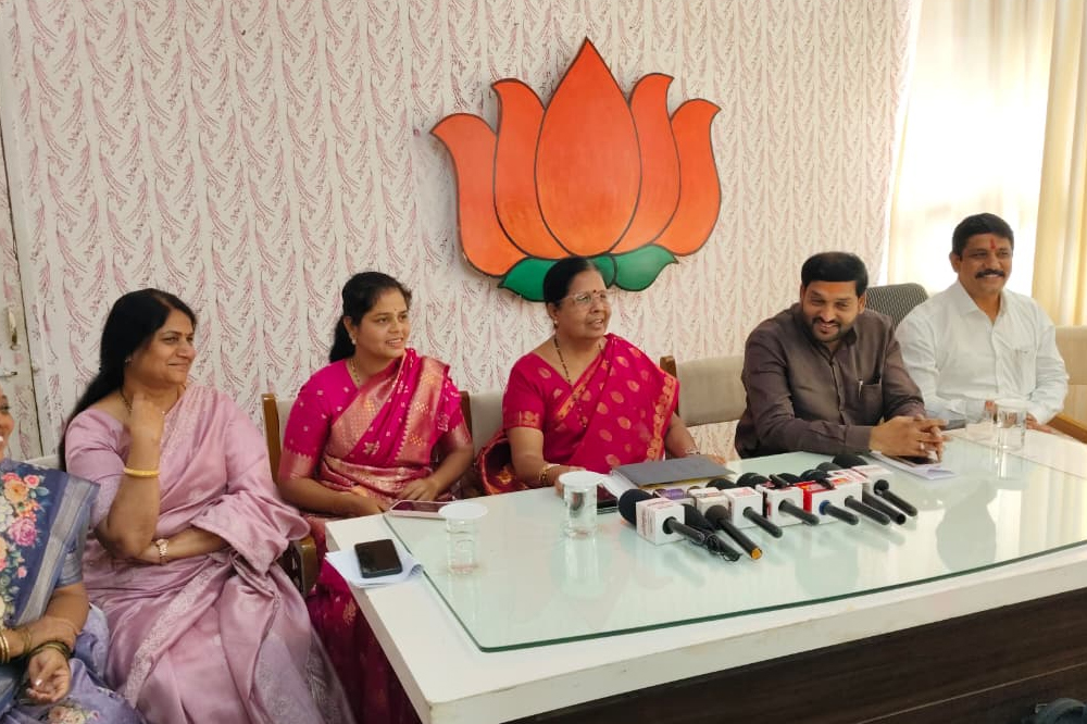 मुख्यमंत्री देवेंद्र फडणवीसांचा ५६ वा वाढदिवस; सोलापुरात एकाच दिवशी ५६ लोकोपयोगी उपक्रमांचे आयोजन 