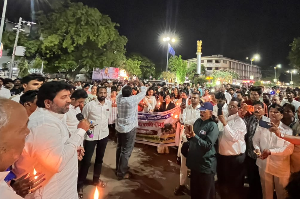 धर्मेंद्र प्रधान यांच्या राजीनाम्यानंतर सोलापुरात महाविकास आघाडीचा आनंदोत्सव; विद्यार्थ्यांच्या संघर्षाचा विजय असल्याचा दावा