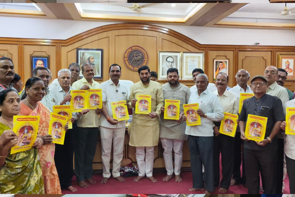 पद्मशाली समाज सेवानिवृत्त संघाच्या अहवालाचे प्रकाशन; जेष्ठ नागरिक व वधू-वर केंद्रासाठी महापालिकेकडून हॉल उपलब्ध 