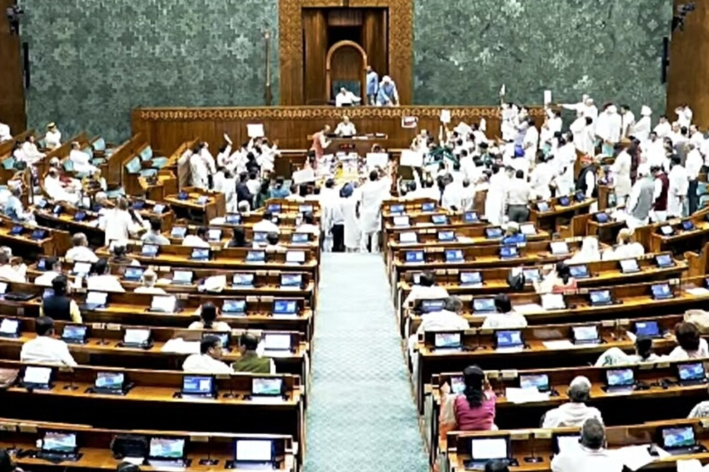 पावसाळी अधिवेशनाच्या शेवटच्या दिवशीही गोंधळ; लोकसभेचं कामकाज अनिश्चित काळासाठी तहकूब 