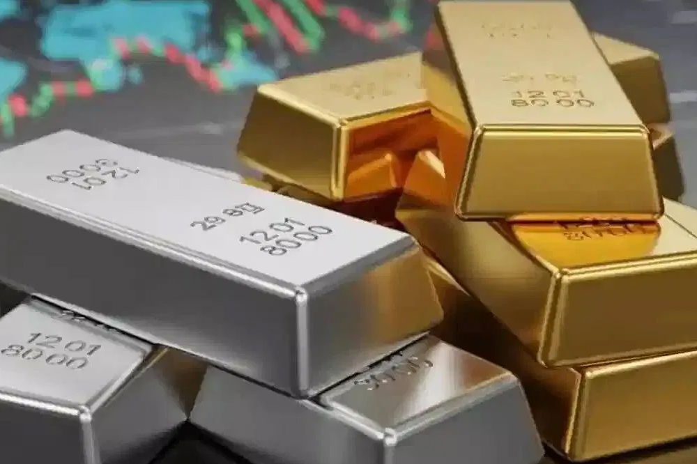 अवघ्या 48 तासांत सोनं ₹5,500 ने महागलं; चांदीत ₹15,000 ची उसळी, जाणून घ्या आजचा भाव