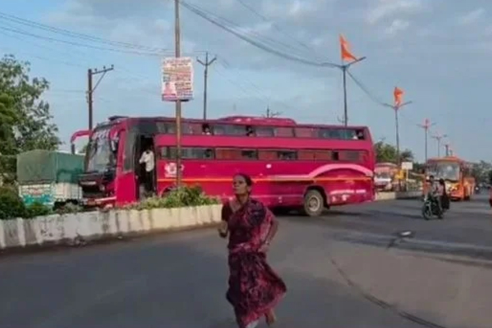 मुलींच्या शिक्षणासाठी अनवाणी पायाने ‘आई’ची मॅरेथॉनमध्ये धाव! रमाबाईंनी पटकावला प्रथम क्रमांक 