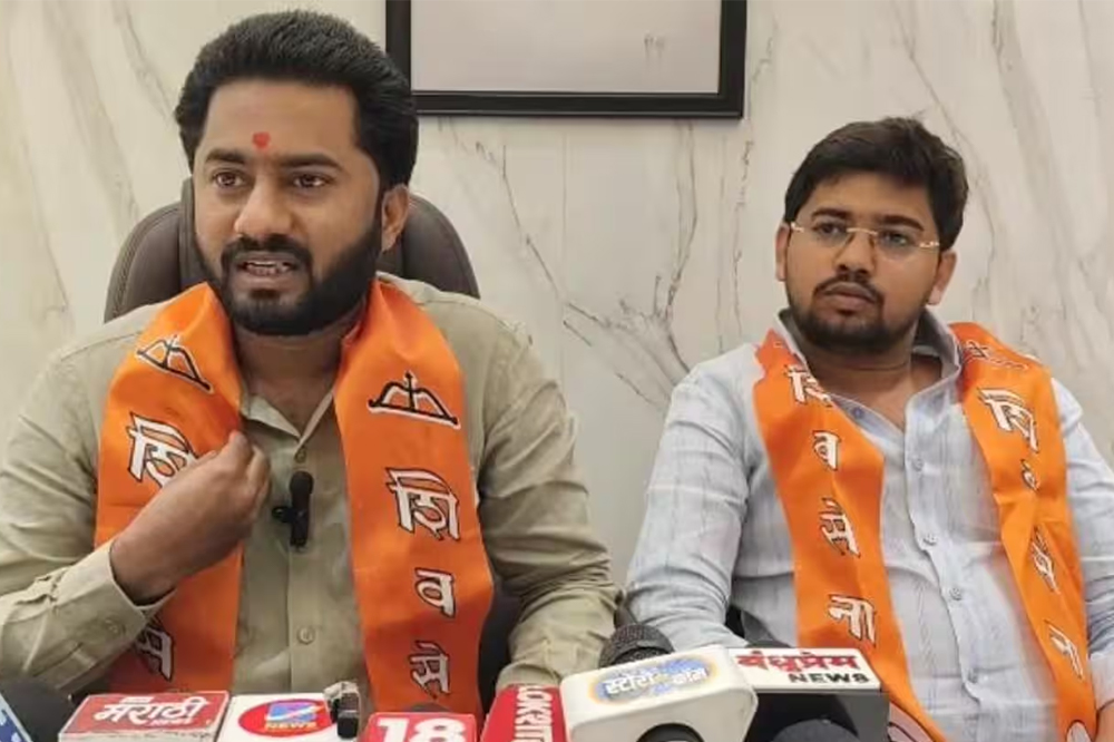सोलापुरात शिंदेंच्या शिवसेनेत धुसफूस; जुन्या-नव्या चेहऱ्यांवरून नाराजी, निष्ठावंत शिवसैनिक आक्रमक