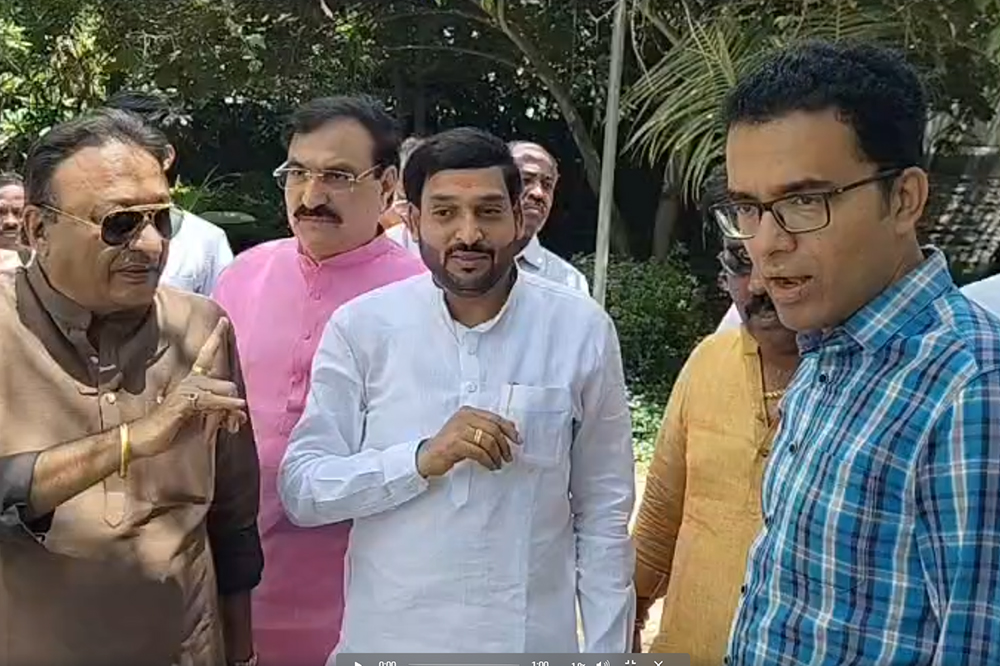 गणेश विसर्जन स्थळांची महापौर-आयुक्तांकडून पाहणी; सुविधा आणि नियोजनाबाबत अधिकाऱ्यांना सूचना