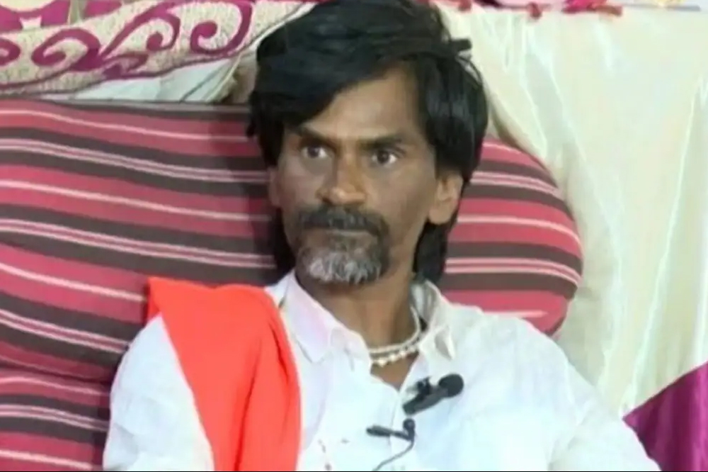 मनोज जरांगेंनी पुन्हा उपचार घेणं सोडलं; पाणी, सलाईन आणि तपासणीही नाकारली, सरकारच्या भूमिकेकडे लक्ष 