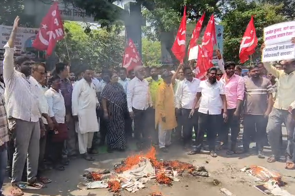 सोलापुरात SIR विरोधात माकपचे तीव्र धरणे आंदोलन; पात्र मतदारांचे हक्क पुनर्स्थापित करण्याची मागणी 