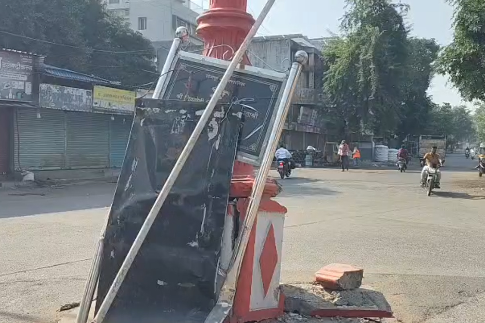 सिद्धेश्वर पंचकट्ट्यावरील ब्रिटिशकालीन कंदील धोकादायक; दुर्घटनेपूर्वी महापालिकेने दुरुस्ती करण्याची मागणी 