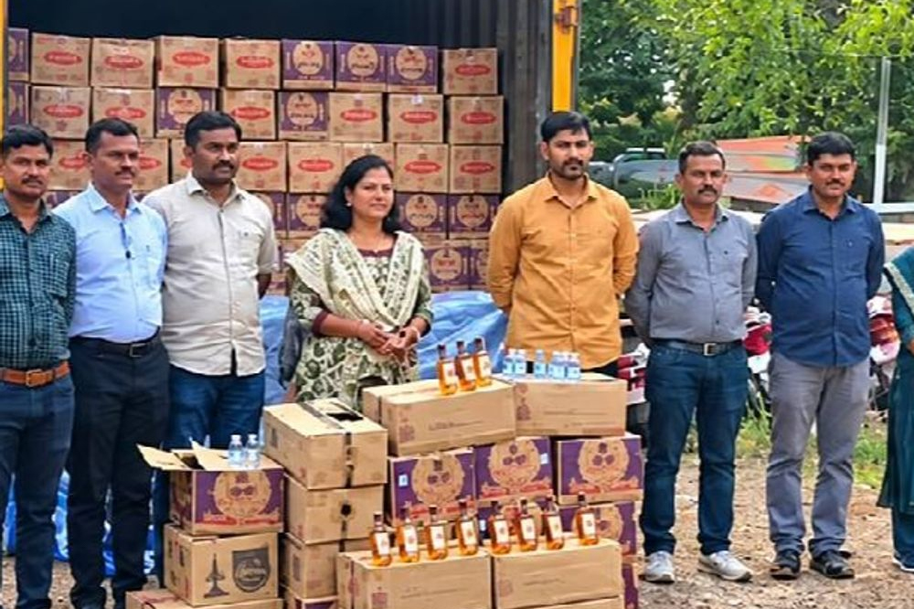 राज्य उत्पादन शुल्काची कारवाई; ८४ लाखांचा मद्यासह कंटेनर जप्त, एकाला अटक 