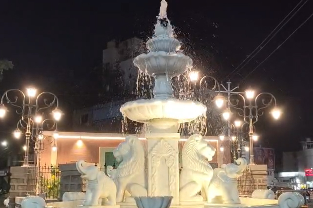 सोलापुरातील समाचार चौकाचा कायापालट; कचरा कुंडीच्या जागी आकर्षक बगीचा, फाउंटनमुळे परिसर खुलला 
