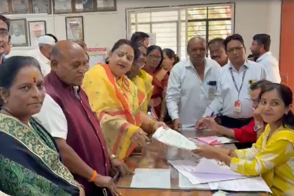 सोलापूर जिल्हा बँक निवडणुकीत अस्मिता गायकवाड यांचे शक्तिप्रदर्शन; दोन गटांतून उमेदवारी अर्ज दाखल 