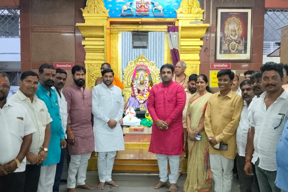 श्री गुरु बमलिंगेश्वर बृहन्मठ मंदिरासाठी १ कोटींच्या निधीची घोषणा; आमदार देवेंद्र कोठेंचा शब्द 