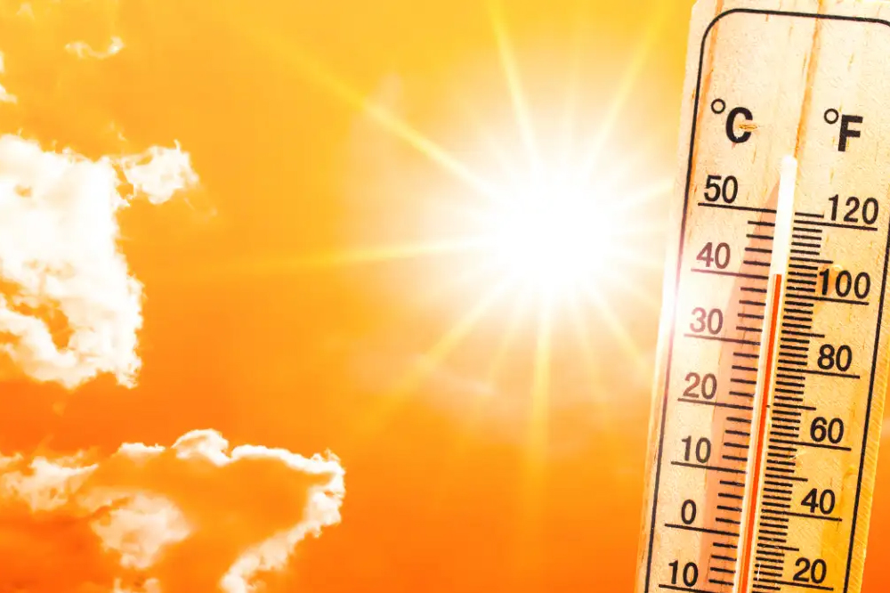 सोलापूरमध्ये उष्णतेचा कहर; तापमान ४०.२°C वर, नागरिकांना आरोग्य विभागाचा इशारा 